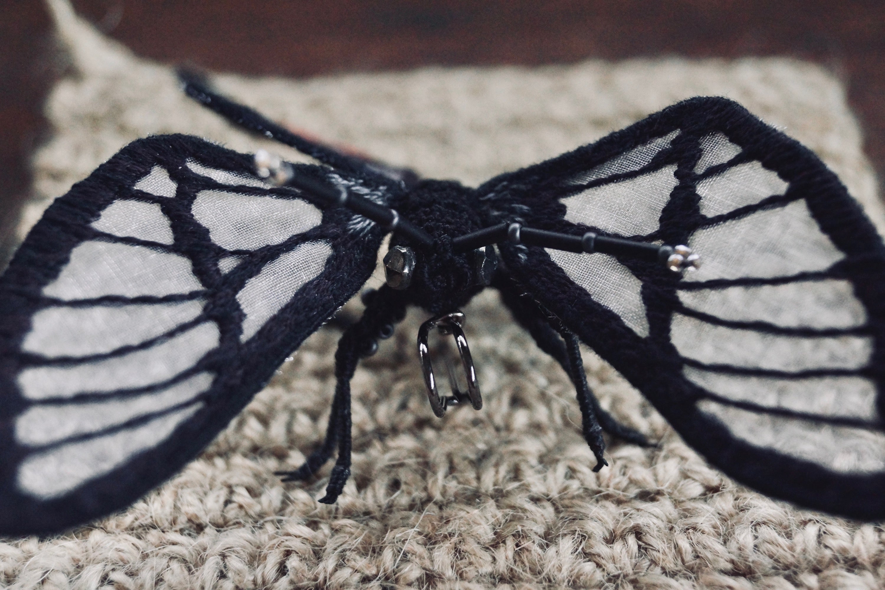 かぎ針編み昆虫ブローチ “スカシツバメシジミタテハ”【co-mari